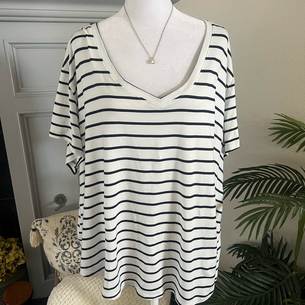 78 & Sunny Classic Striped V-Neck Tee